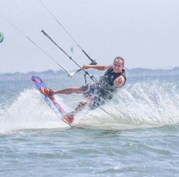 Kiteseason kite Staff kite instructors